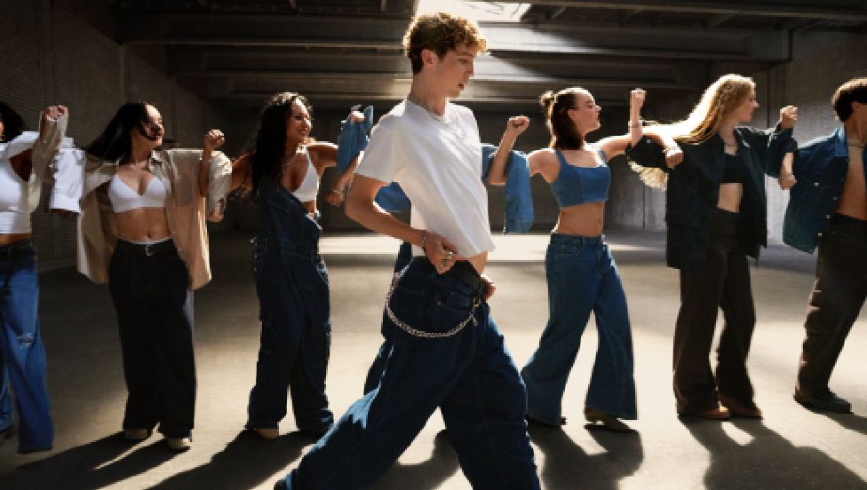 The Loosest, Most Comfortable, and Most Iconic Gap Denim Style Meets Free Dance!