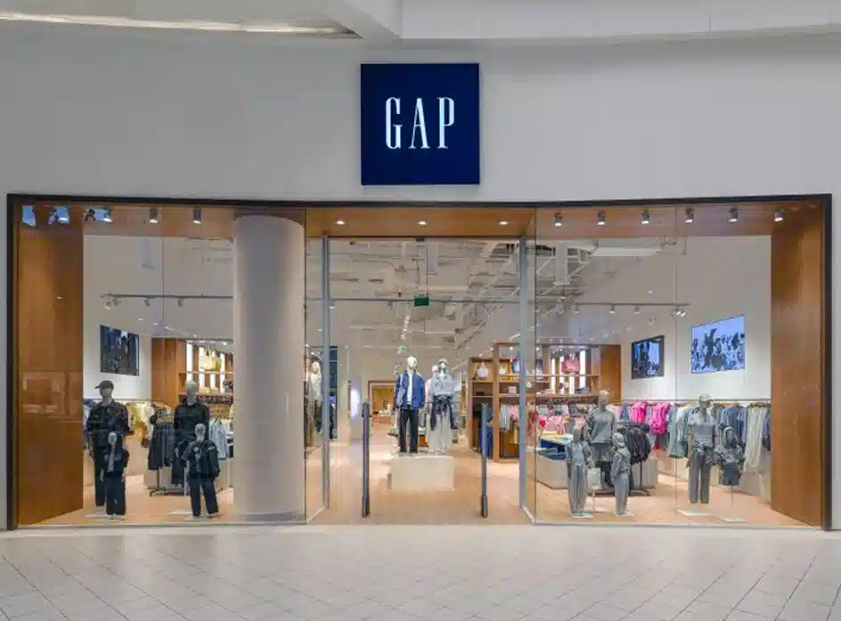 Gap Akasya, müşteriyi alışveriş deneyiminin merkezine alan yenilenmiş konseptiyle kapılarını yeniden açtı.